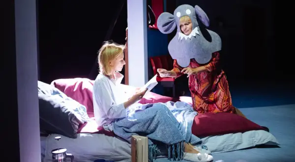 Jak się starzeć bez godności - komedia o utracie dignitas w teatrze